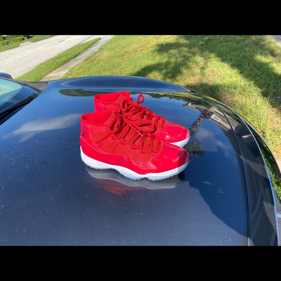 Gym red 11’s - Picture 2 of 7